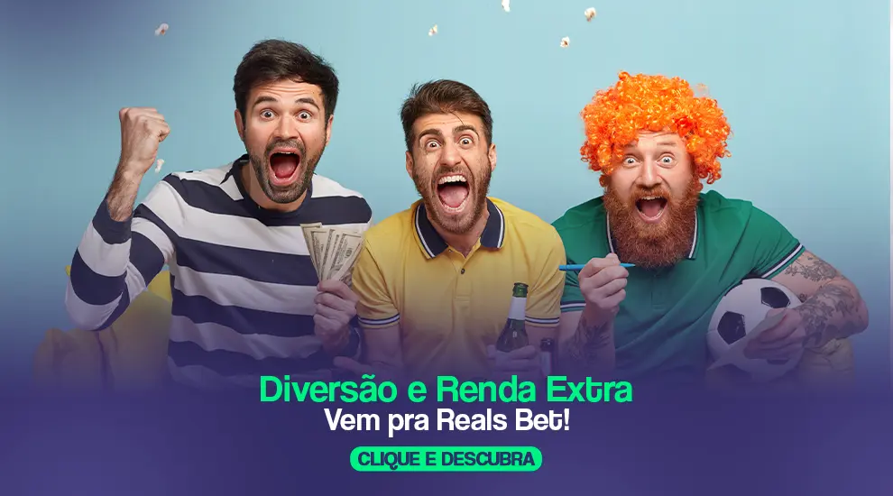 imagem que apresenta três homens comemorando a diversão e renda extra das apostas na Reals bet, um homem possui notas de dinheiro na mão, o outro homem uma garrafa de cerveja e o último, com uma peruca laranja, possui uma bola de futebol em um braço e uma caneta azul na outra mão. 